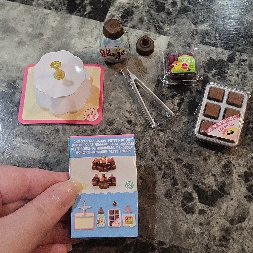Miniverse Make It Mini Choco Raspberry Petits Fours